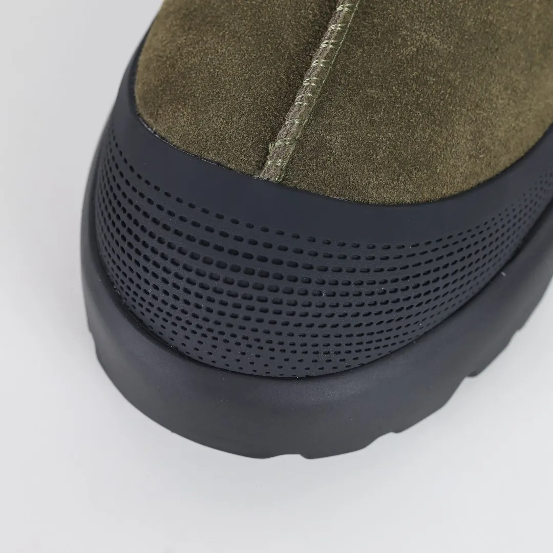 Pick up locally 💰620 Core recommendation Good price Cashmere insoles are a good choice for keeping warm in winter and at home. In the new year, uug launched a series of styles, which are partially geared towards the preferences of young consumers and are also at the forefront of fashion trends. Shoe body material Water-repellent coated suede upper 17mm UGGPURE™ implanted wool insole Lightweight non-slip comfortable rubber outsole With brand LOGO Trademark Comes with a full set of packaging Size: 40 41 42 43 44